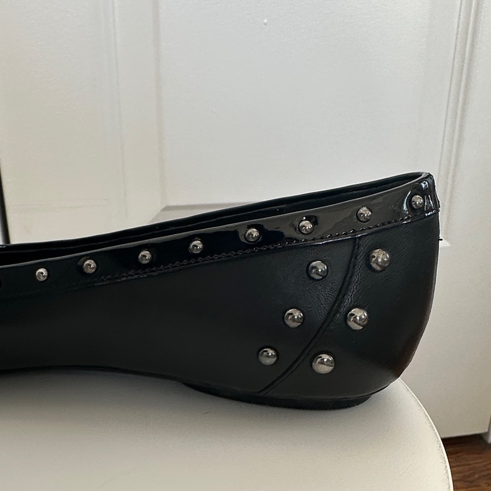 Vaneli Black Studded Patent Leather Cap Toe Rubber Bottom Balet Flats Size 10.5 - Picture 6 of 10
